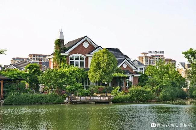 生活在有湖的地方，是對(duì)人生的浪漫私藏